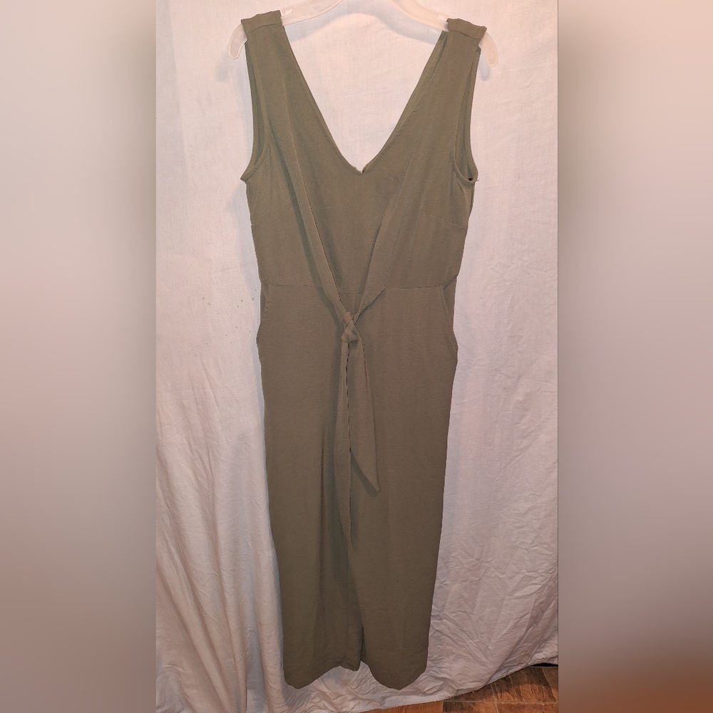 Elegant Olive Sleeveless Romper with Waist Tie